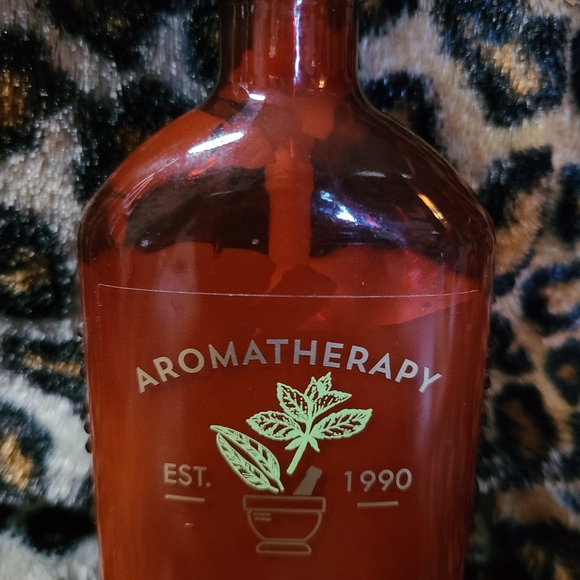 Bath and Body Works Aromatherapy Lotion, Stress Relief Eucalyptus and Spearmint - Picture 5 of 5